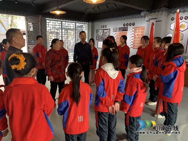 泸县海潮镇开展“缅怀革命先烈，弘扬爱国主义精神”爱国主义教育实践活动