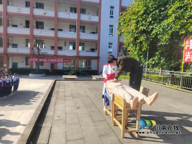 泸县百和镇红十字应急救护培训走进学校(图3) 317639e06bb1650d6bbd266ac945b14.jpg