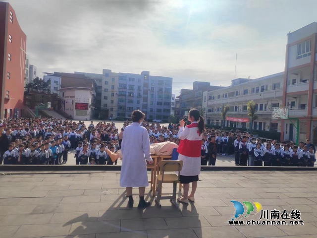 泸县百和镇红十字应急救护培训走进学校