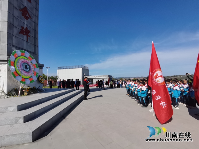 清明寄哀思，致敬英雄魂｜泸州市自强学校开展清明扫墓活动