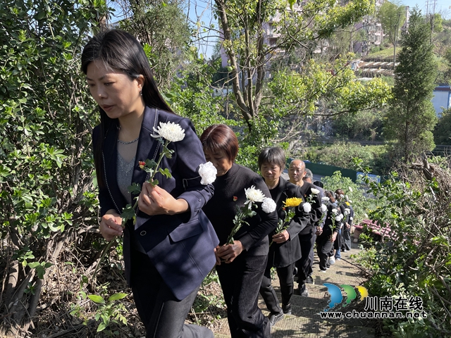 泸县玉蟾街道人大工委：缅怀革命先烈，弘扬爱国主义精神