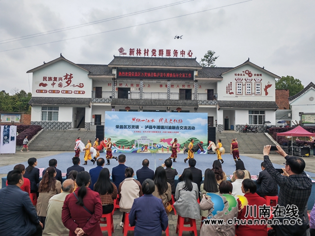 马儿灯表演（曾佐然摄）.jpg