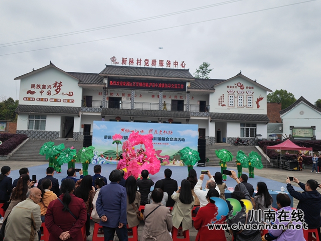 荷花龙表演（曾佐然摄）.jpg
