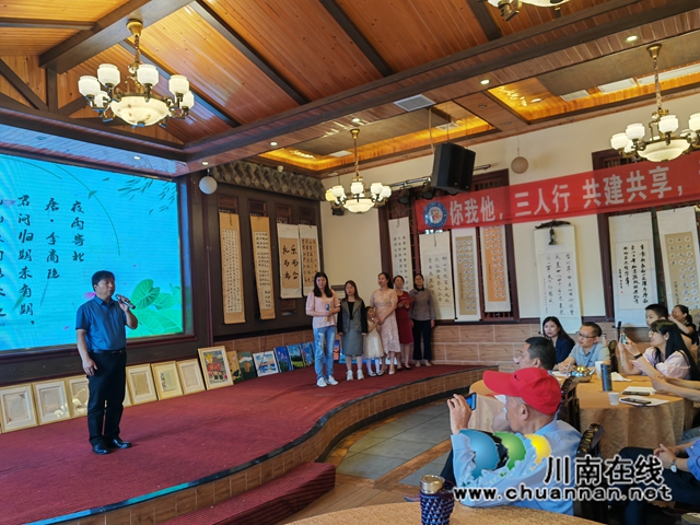 吟诵现场1（曾佐然摄）.jpg