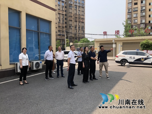 泸州市法治建设标杆镇调研评估组到泸县云龙镇开展实地检查评估