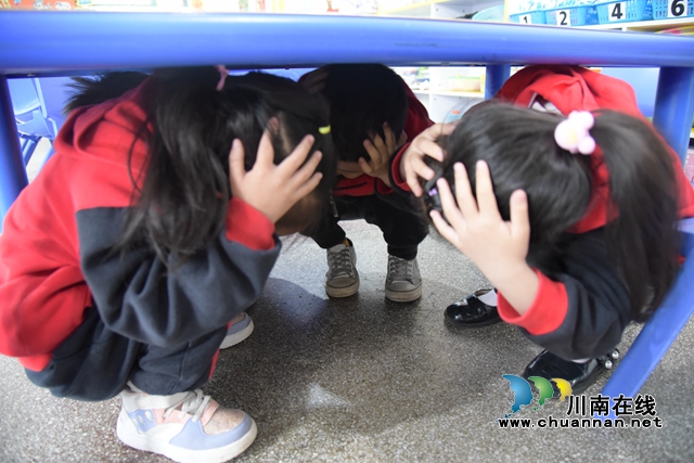 1.幼儿紧急躲避.JPG