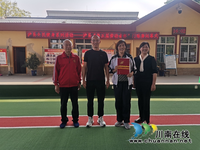 荣获团体赛一等奖队留影.jpg