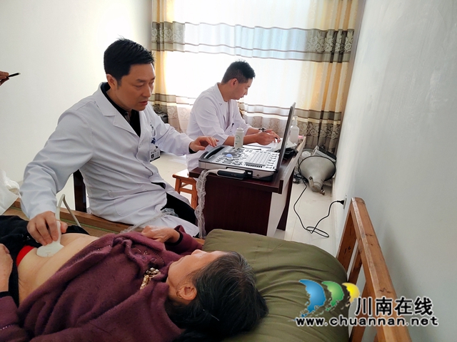 民建泸县基层委员开展“送医下乡”联合义诊活动
