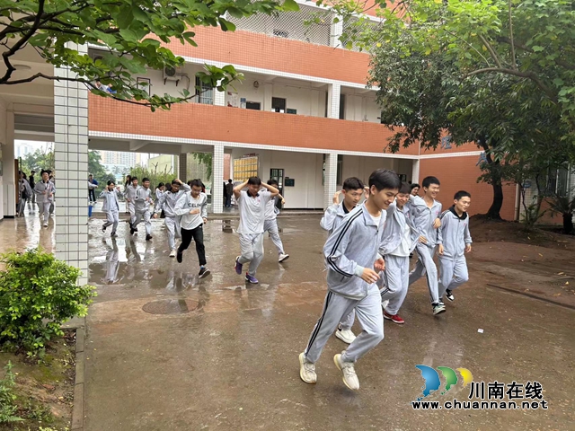 泸县玉蟾街道开展“防灾减灾”宣传教育进校园活动
