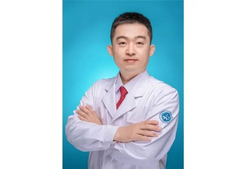 紧急广播响起！万米高空，泸州医生挺身而出：“我能为小朋友诊治”