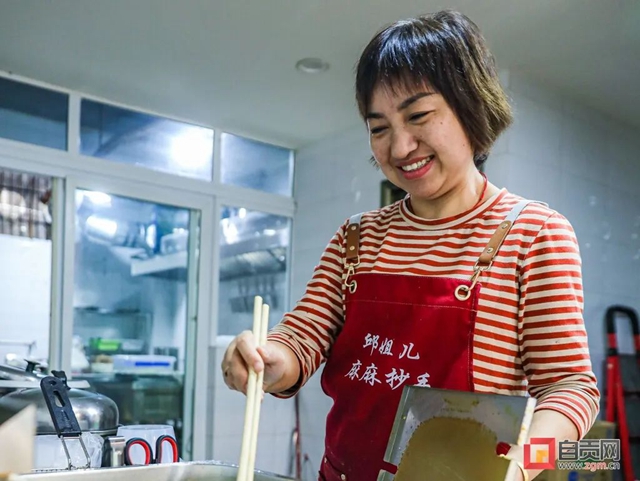 她放弃30万年收入，回自贡开店