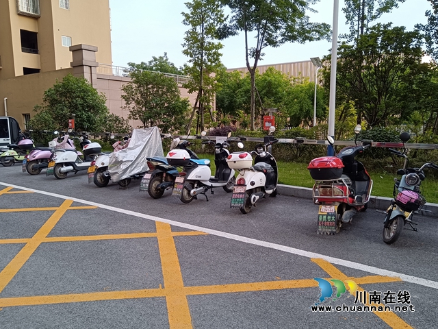 泸县玉蟾街道：小小充电桩，便民暖人心
