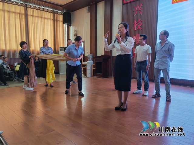 家长情景演绎.jpg