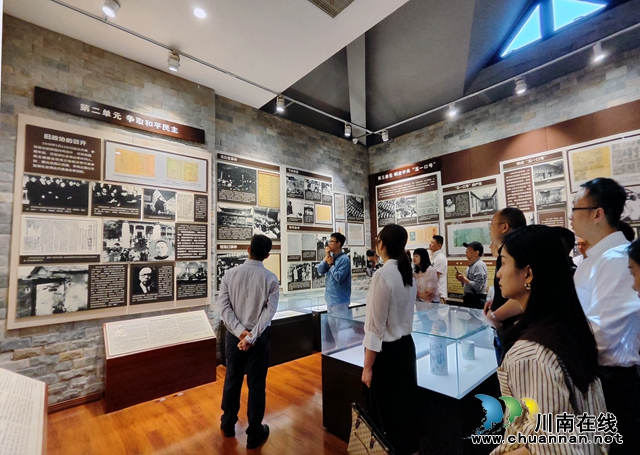 民建泸州市委赴重庆举办新会员培训暨颁证仪式
