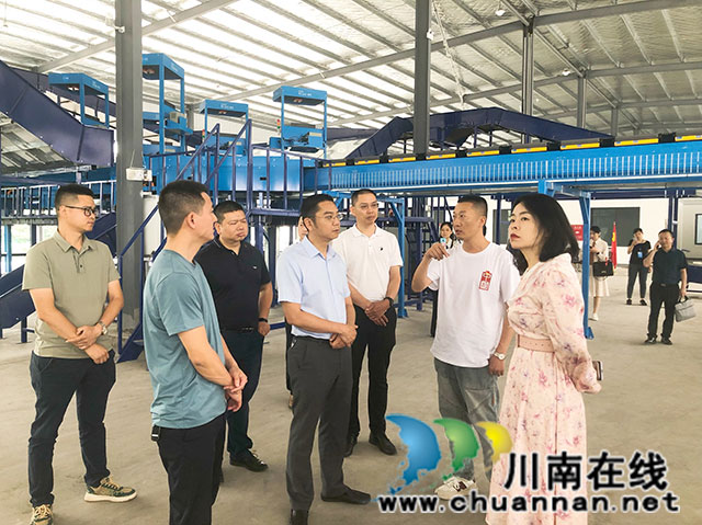 泸州市民营办调研合江县民营经济发展工作