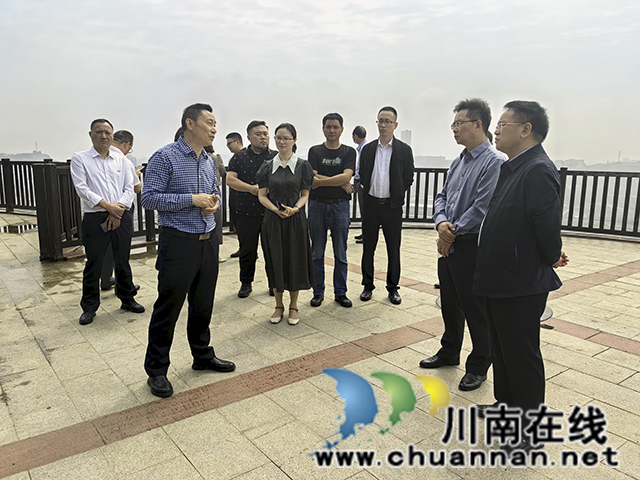 泸州江津两地民建牵手 共助泸永江融合发展示范区建设(图2) 参观(青花椒种植基地).jpg