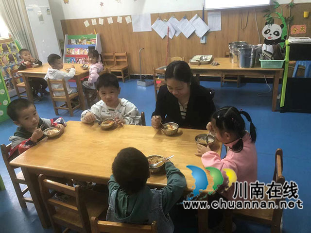 “食”光美好 你我护航┃泸县立石镇中心幼儿园邀请家长陪餐