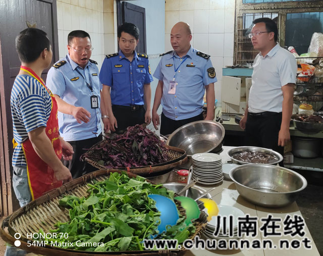 纳溪区市场监管局到白节镇督导食品安全“两个责任”工作