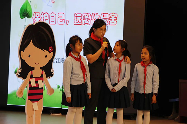 进学校 送“法礼”┃江阳区法院“六一”法治宣传教育 系列活动开始啦 (图3) 3.jpg