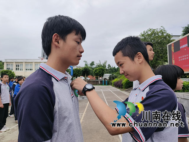 纳溪区丰乐中学举行2023年新团员入团仪式暨优秀团员表彰大会
