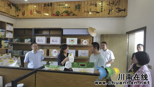 省农民工工作领导小组办公室实地考察合江县省级村（社区）农民工综合服务站示范站建设工作