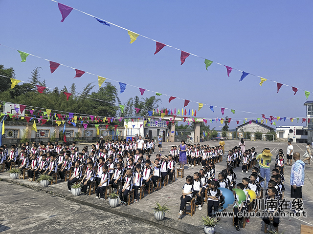 情暖“六一”，与爱同行┃民建纳溪基层委员会为山区小学捐赠216套爱心校服