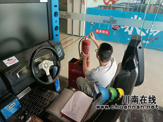 泸县玉蟾街道开展文化娱乐场所专项检查行动(图3) 微信图片_202305261550143.jpg