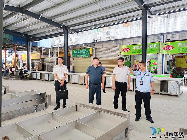 泸县副县长马晋宇带队督查泸县城区农贸市场整治工作