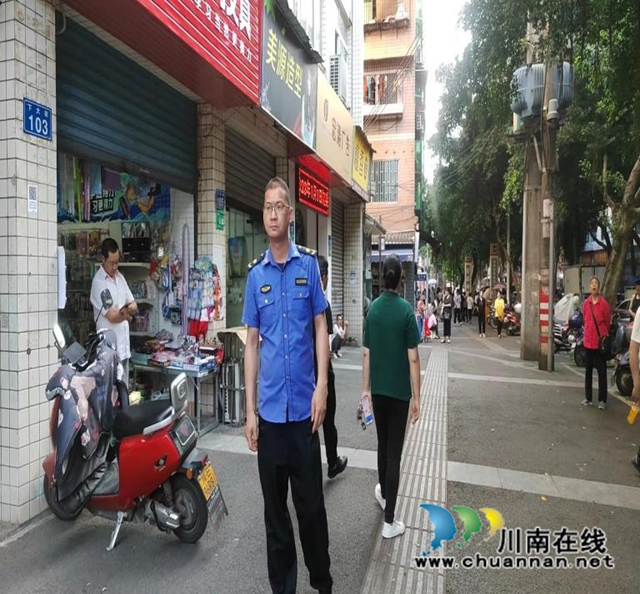 龙马潭区小市街道执法队开展校园周边环境秩序专项整治行动