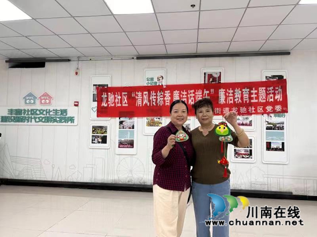 活动合影王艳梅.jpg