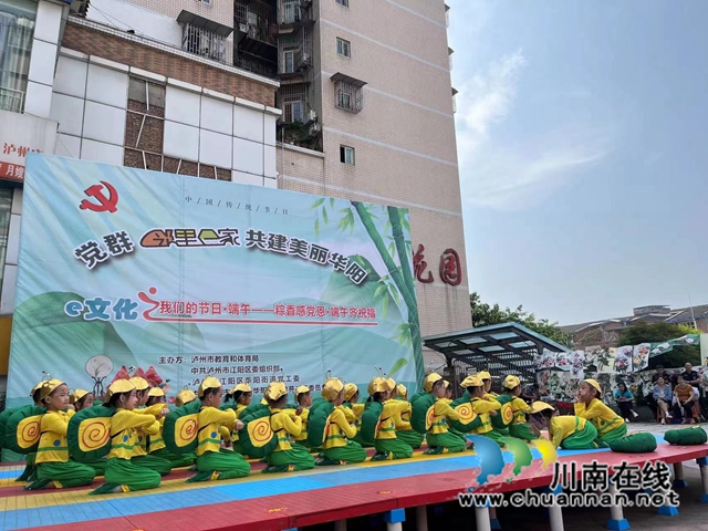 幼儿园小朋友表演舞蹈.jpg