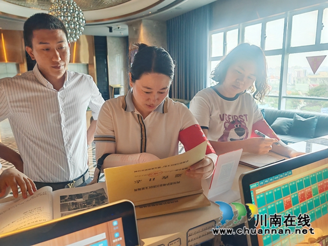 江阳区华阳街道：开展节前安全检查，筑牢社区安全防线