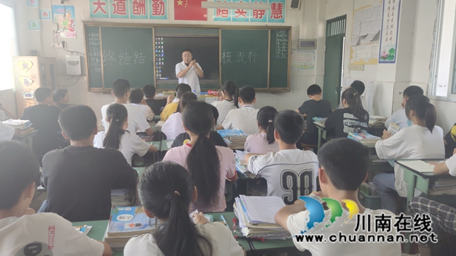 泸县中医医院医共体第七党支部开展“中医药文化走进校园”党员志愿者服务活动 