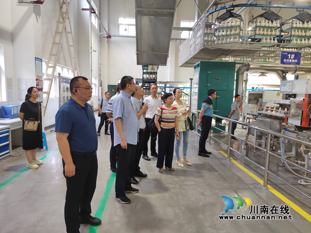 四川省市场监管局标准化处处长徐翔一行赴合江县华艺陶瓷调研