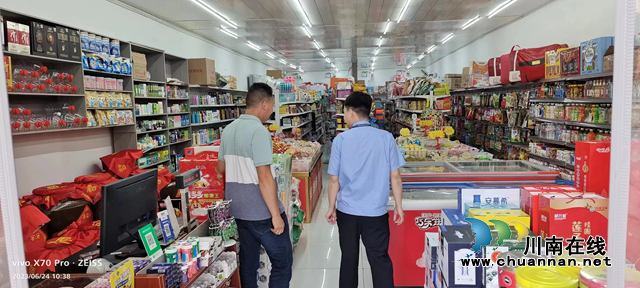 古蔺县市场监管局组织开展食品安全主题宣传活动