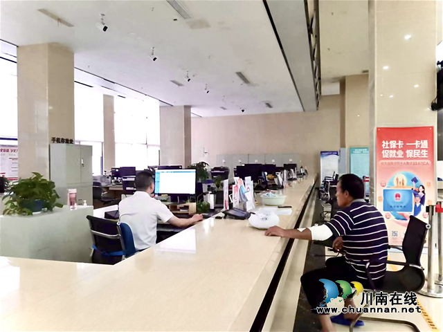 合江县人社局：窗口服务不打烊 延时服务暖人心