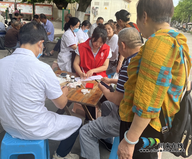 泸县玉蟾街道：体检进社区，营造美好幸福