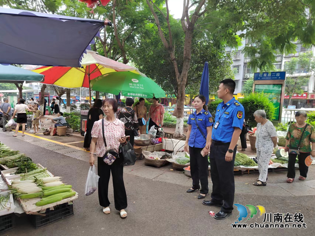 龙马潭区：划出摆摊“文明线”  规范经营获好评