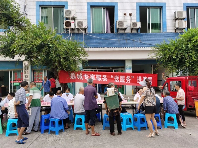 合江县中医医院：我为群众办实事，专家服务到基层