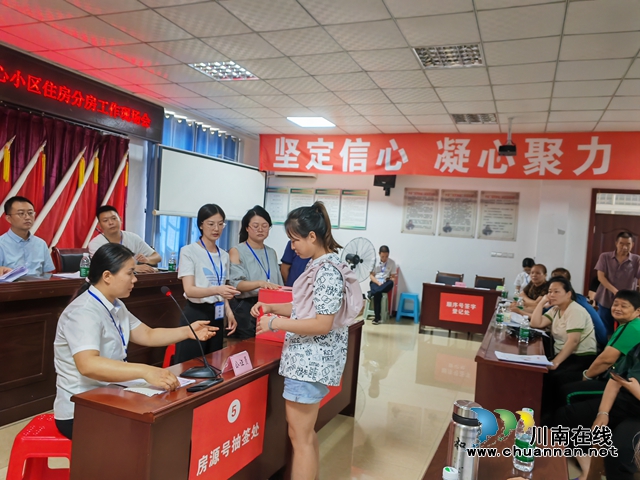 抽签（曾佐然摄）.jpg