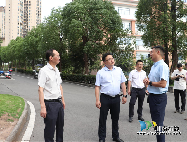 合江县委常委、副县长李杨调研四川三河职业学院