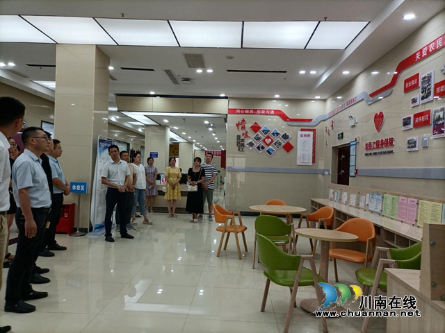 合江县人社局开展“家属进机关”活动