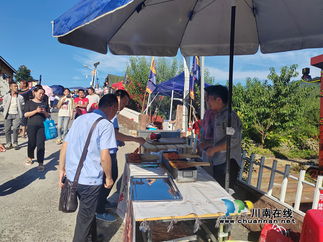 叙永县市场监管局：守牢食品安全底线  点燃彝乡激情之火