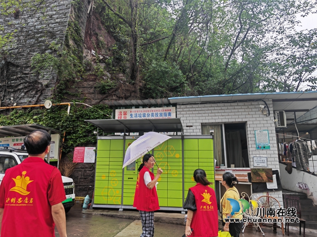 龙马潭区小市街道回龙湾社区：政协委员助力安全大排查