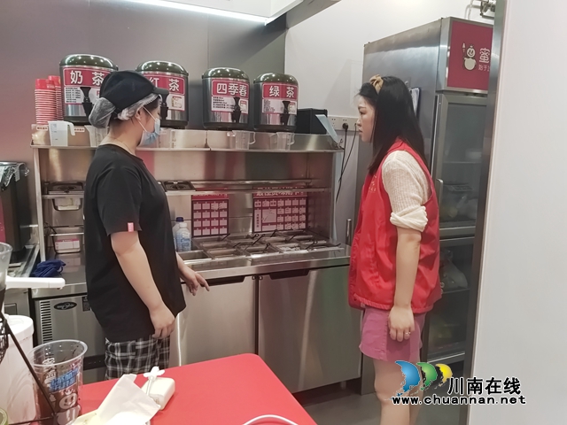 护航舌尖安全｜龙马潭区小市街道回龙湾社区开展夏季冷饮食品专项检查