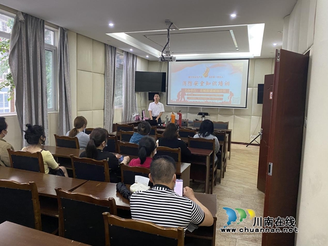 江阳区北城街道城垣社区开展消防安全宣传进社区活动