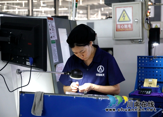 龙马潭：拼干劲比实绩 全力推进项目建设