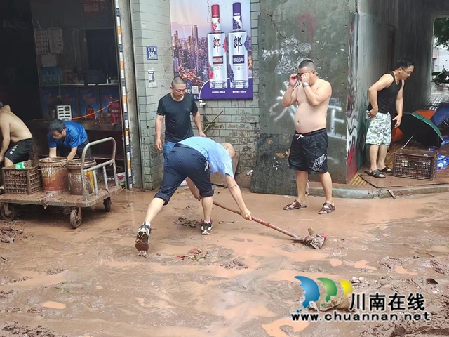 古蔺：抗洪救灾，市场监管人在行动