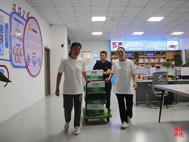 纳溪区：夏日送凉爽 清风拂人心
