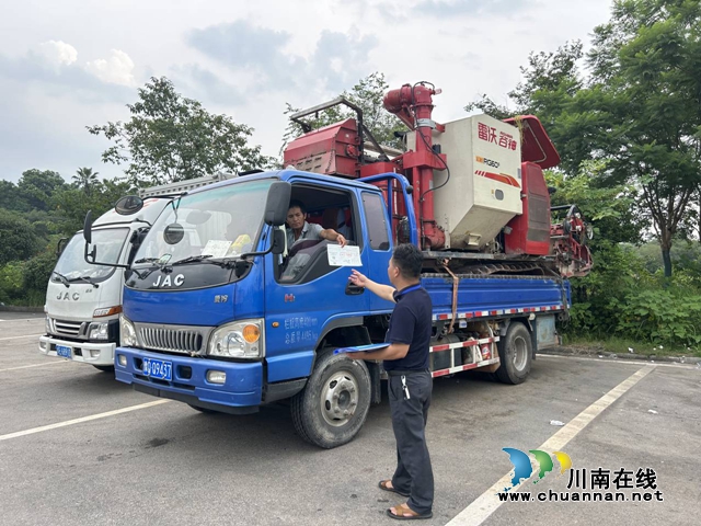 泸县云龙镇开展联合收割机跨区作业检查和安全宣传